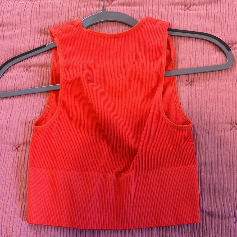 out from under hailey seamless plunge top - Picture 4 of 4